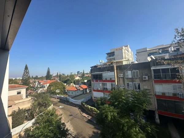 ⁦למכירה ברעננה תל חי 4 חדרים⁩ – תמונה ⁦3⁩